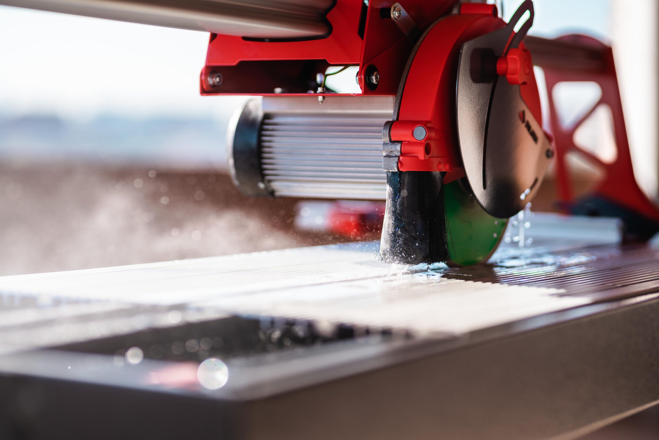 Best Tile Saw for DIY Bathroom Projects: Reviews and Guide